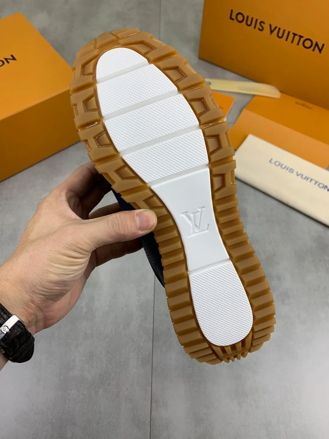 Men's men's shoes 💰P680 new style 💶 punched series [LOUIS VUITTON] (original order) new style 🍀LV Louis Vuitton * - top version of LV classic trendy shoes! Made of imported original cowhide and water-dyed cowhide lining. The latest original wear-resistant rubber combination outsole! High quality products! Multiple colors available, code number: 39-45 (38 46 customized)